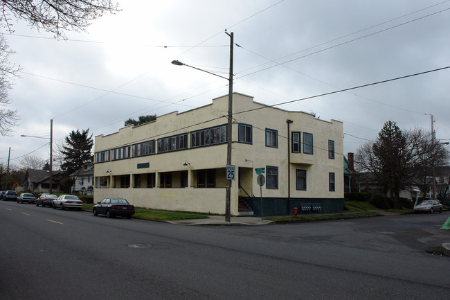 650-664 N Ainsworth St in Portland, OR - Building Photo - Building Photo