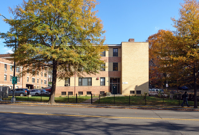 3812 S Capitol St SE in Washington, DC - Building Photo - Building Photo