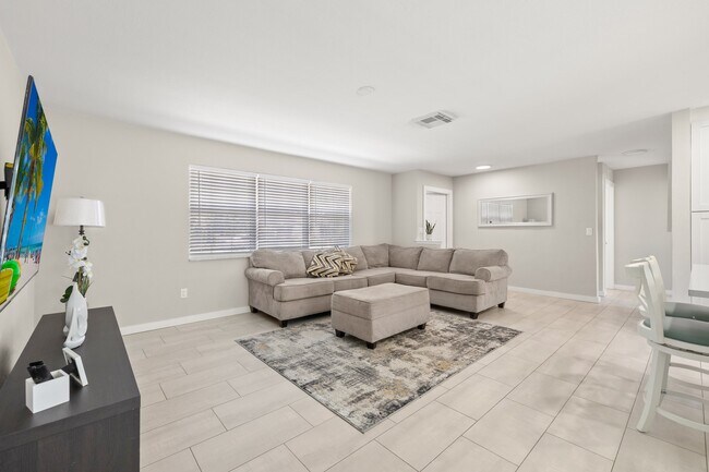 4830 Cortez Cir in Naples, FL - Building Photo - Building Photo