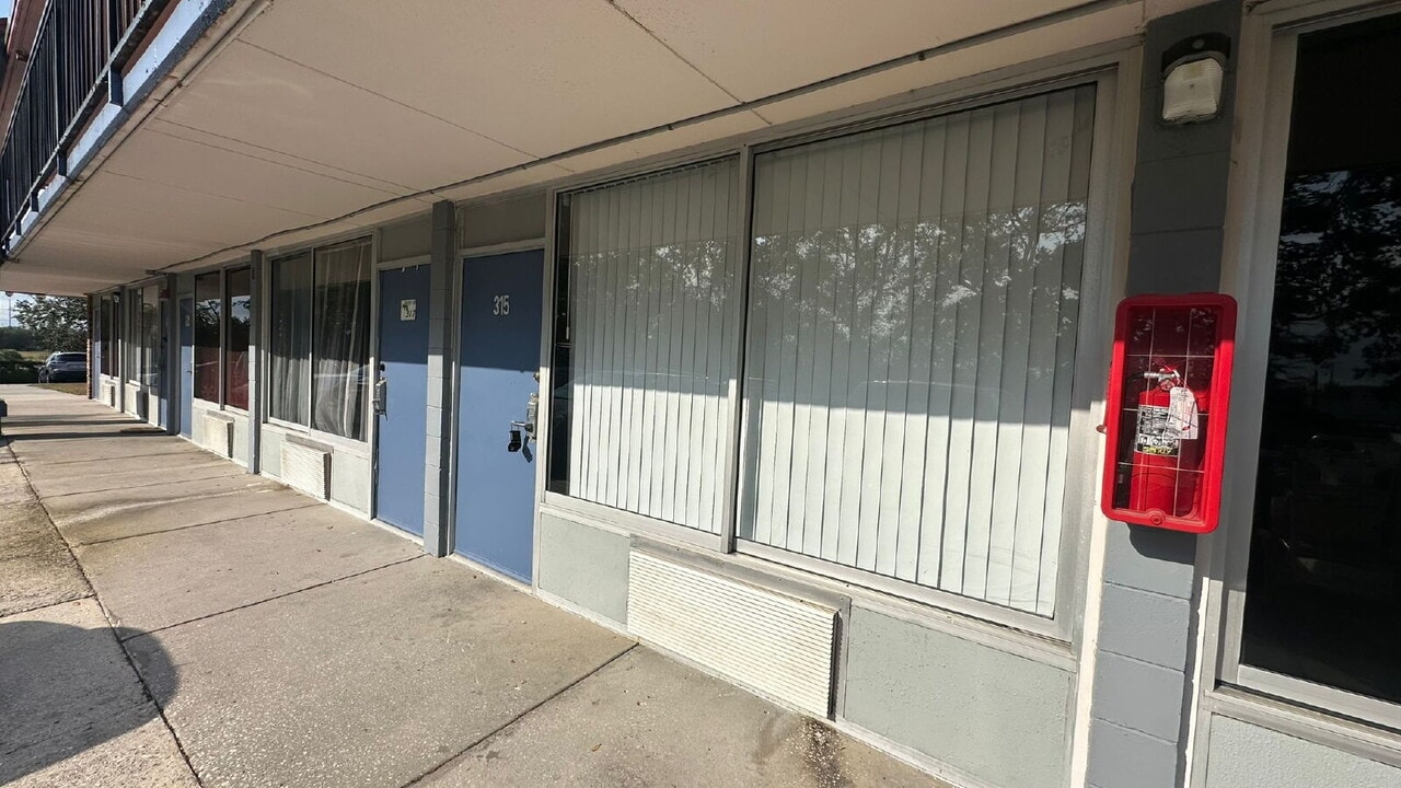 43420 US-27 in Davenport, FL - Building Photo