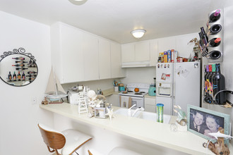 Sea Environment Apartments in Huntington Beach, CA - Building Photo - Interior Photo