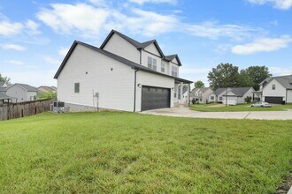 525 Woodtrace Dr in Clarksville, TN - Building Photo - Building Photo