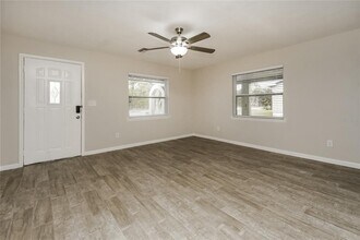 2065 West Pkwy in DeLand, FL - Building Photo - Building Photo
