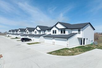 Edgeland at Bondurant Townhomes in Bondurant, IA - Foto de edificio - Building Photo