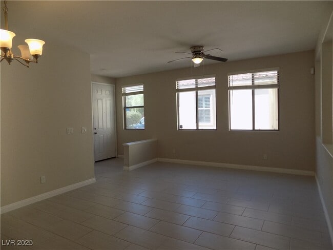 5536 Spruce Hill Ct in Las Vegas, NV - Building Photo - Building Photo