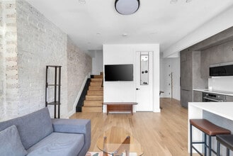 217 Schaefer St in Brooklyn, NY - Building Photo - Building Photo