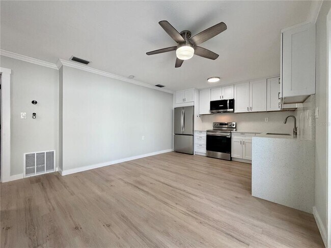 13299 3rd St E in Madeira Beach, FL - Building Photo - Building Photo