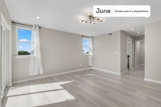 Room in Shared 5 bed/5 bath home, Unit D in Los Angeles, CA - Foto de edificio - Building Photo