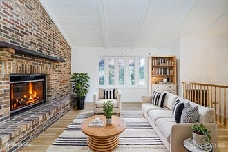 17 Throckmorton Ln in Old Bridge, NJ - Building Photo - Building Photo