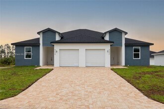 8448 Dinnano St in Port Charlotte, FL - Building Photo - Building Photo