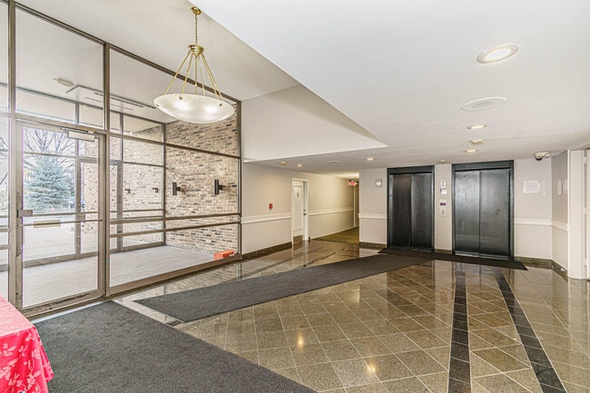 1919 Prairie Square in Schaumburg, IL - Building Photo - Building Photo