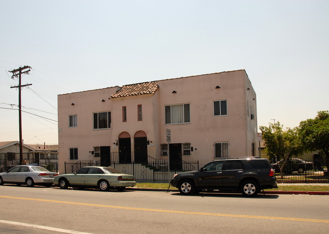 300-306 E 92nd St in Los Angeles, CA - Foto de edificio - Building Photo