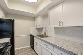 1212 Hampshire Ln, Unit 203-1 in Richardson, TX - Building Photo - Building Photo