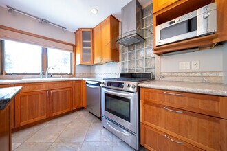 230 3rd Ave NE in Minneapolis, MN - Building Photo - Building Photo