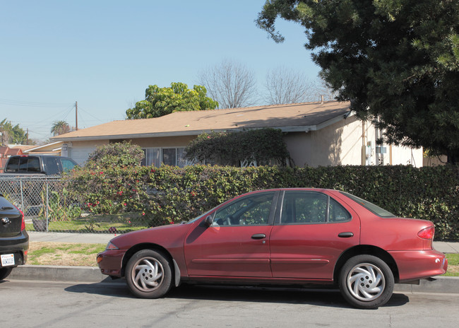 16122-16128 Eucalyptus Ave in Bellflower, CA - Building Photo - Building Photo