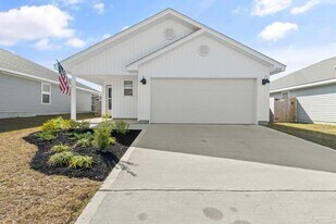 5252 Peach Dr in Milton, FL - Building Photo