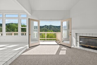 32126 Canyon Ridge Dr in Westlake Village, CA - Building Photo - Building Photo