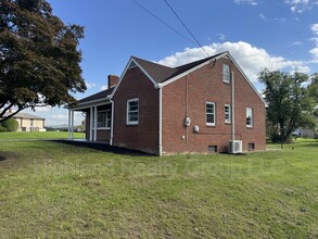 456 W Market St in Hallam, PA - Foto de edificio - Building Photo