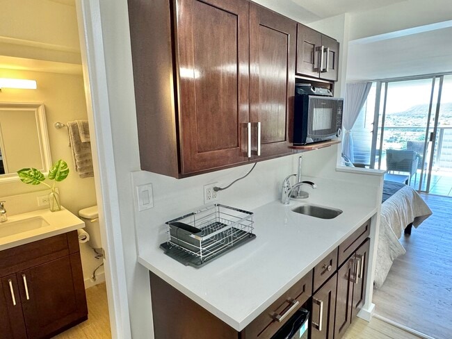 445 Seaside Ave in Honolulu, HI - Building Photo - Building Photo