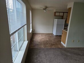 1145 D St, Unit 1145 in Independence, OR - Foto de edificio - Building Photo