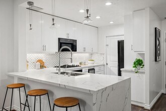 850 Beech St, Unit 203 in San Diego, CA - Building Photo - Building Photo