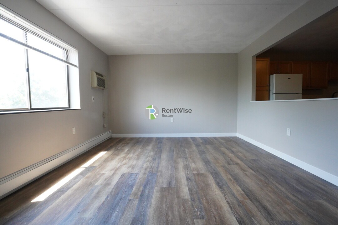 12 Cottage Ct in Newton, MA - Building Photo