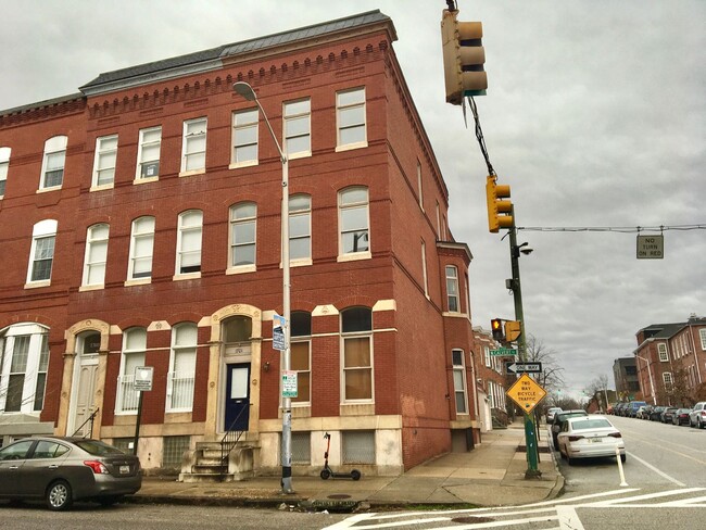 1701 N Calvert St in Baltimore, MD - Building Photo - Building Photo