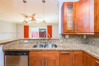 16061 Emerald Cove Rd in Weston, FL - Building Photo - Building Photo