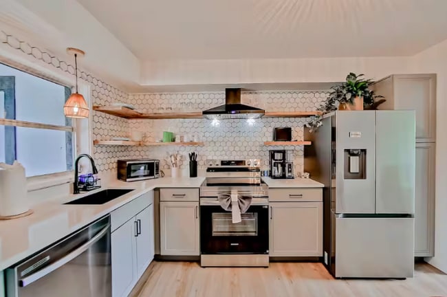 property at 1827 Towhee Ln