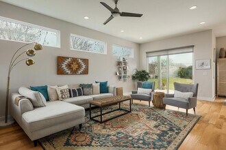 7013 Boyle Dr in Austin, TX - Foto de edificio - Building Photo