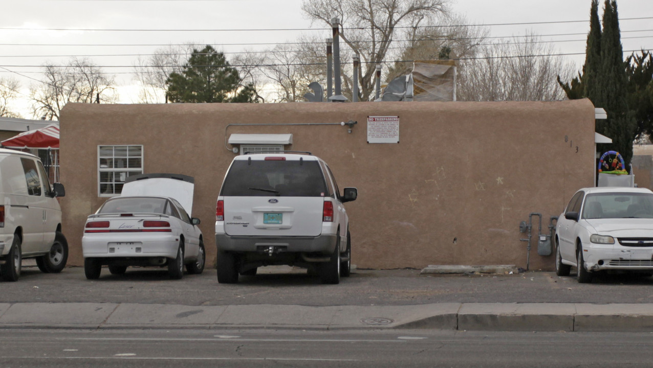 813 Louisiana Blvd SE in Albuquerque, NM - Building Photo