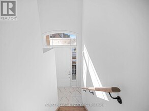 5 Elkington Cres in Whitby, ON - Building Photo - Building Photo