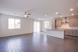 5647 Justin Robert St in North Las Vegas, NV - Building Photo - Building Photo