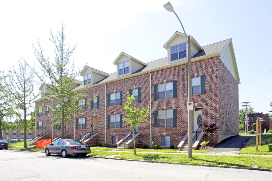 Berthold Ave. Apartments in St. Louis, MO - Building Photo