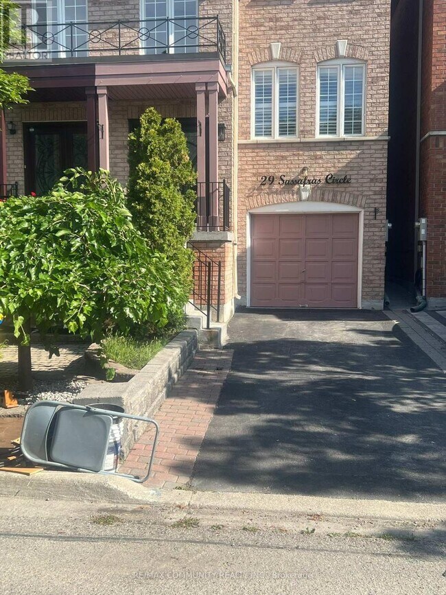 property at 29 Sassafras Cir