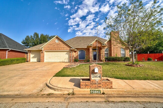 15604 Shadow Mountain Dr in Edmond, OK - Building Photo - Building Photo