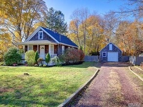 438 Munsell Rd in East Patchogue, NY - Building Photo - Building Photo