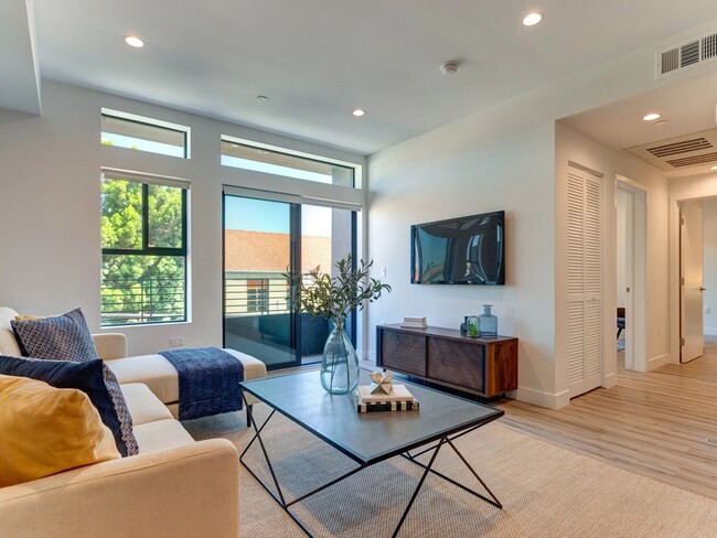 338 Mariposa Ave in Los Angeles, CA - Building Photo - Building Photo