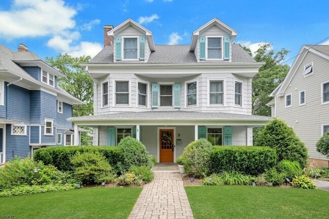 property at 9 Red Rd