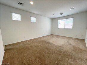 7622 Jasmine Falls Dr in Las Vegas, NV - Foto de edificio - Building Photo