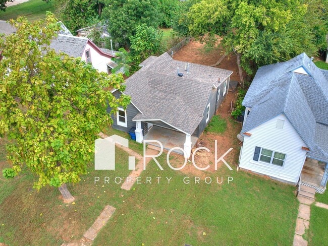 1214 W Logan Ave in Guthrie, OK - Building Photo - Building Photo