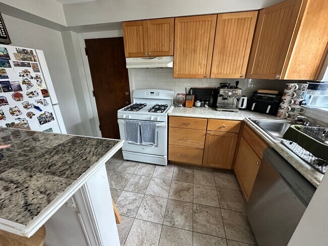 2311 Central St, Unit 2E in Evanston, IL - Foto de edificio - Building Photo