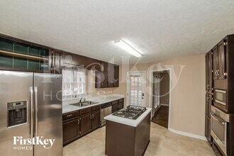 320 Due W St in Dallas, GA - Foto de edificio - Building Photo