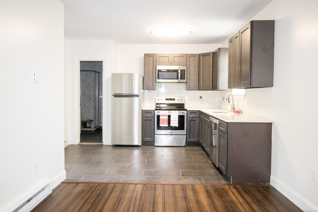 78 West St in New London, CT - Building Photo