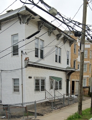 132 Beaver St in New Britain, CT - Building Photo