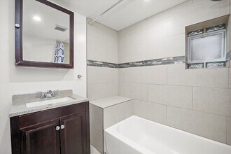 3353 W Evergreen Ave in Chicago, IL - Building Photo - Building Photo