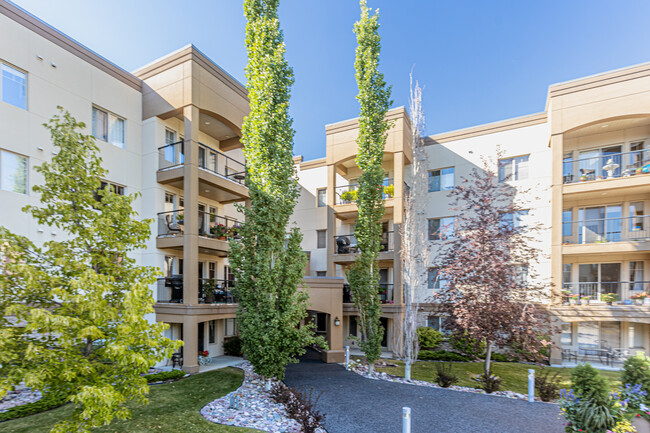 Palisades on the Park in Sherwood Park, AB - Building Photo - Building Photo