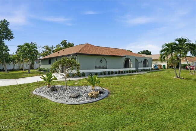 1914 SE 16th St in Cape Coral, FL - Building Photo - Building Photo