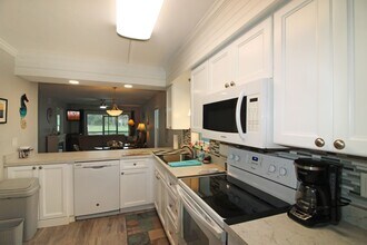 918 Capri Isles Blvd in Venice, FL - Building Photo - Building Photo