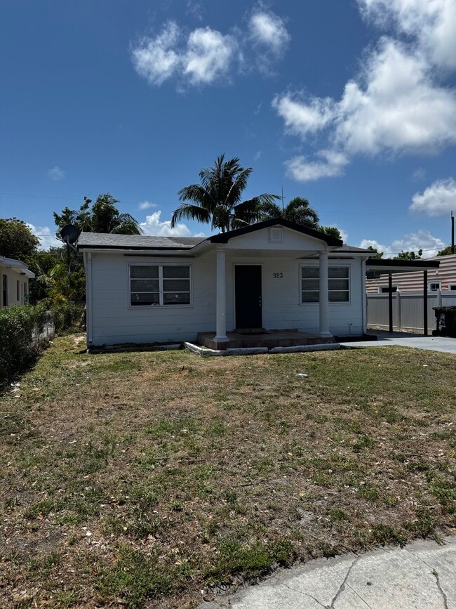 property at 923 S D St